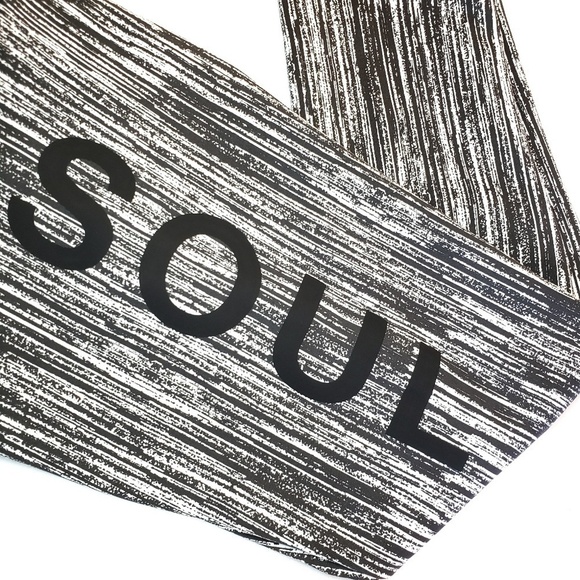 SoulCycle Vertical Stripe Cropped Capri Leggings - Picture 5 of 5